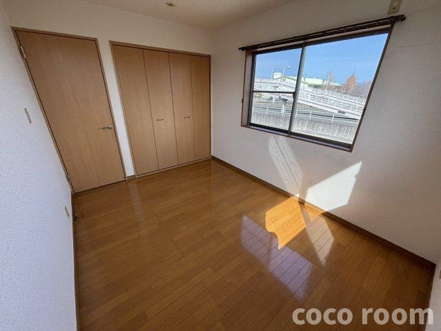 リバーサイド黒石の洋室