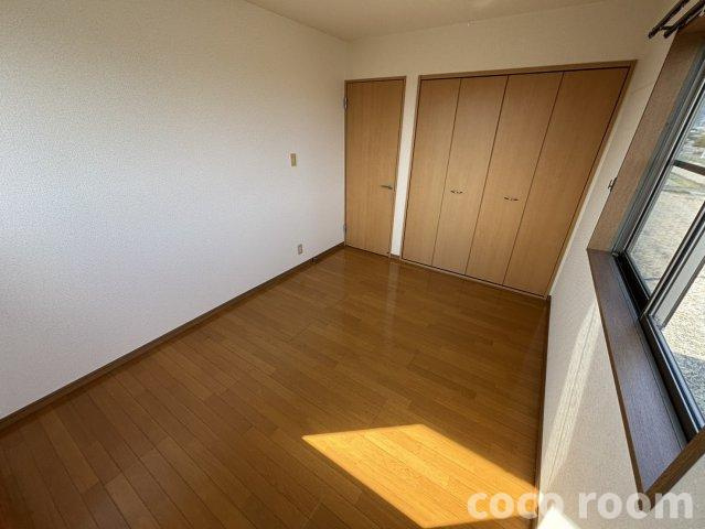 リバーサイド黒石の洋室