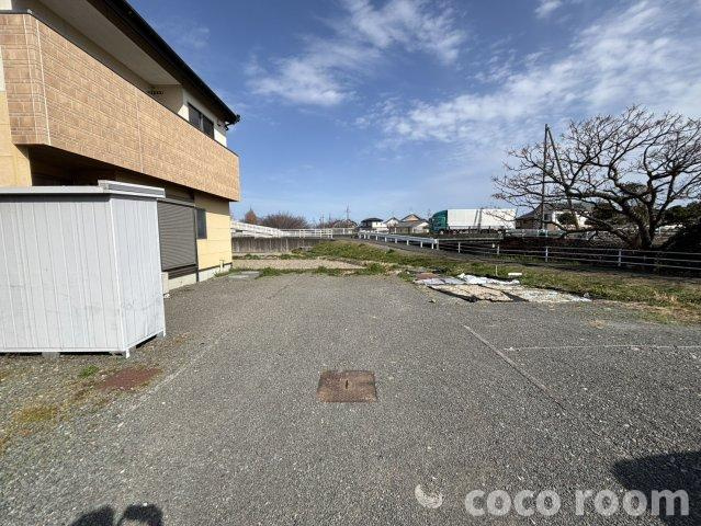 リバーサイド黒石の駐車場