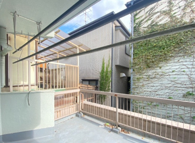 【バルコニー】 | 島田マンション | 暖かな日差しのふりそそぐバルコニー