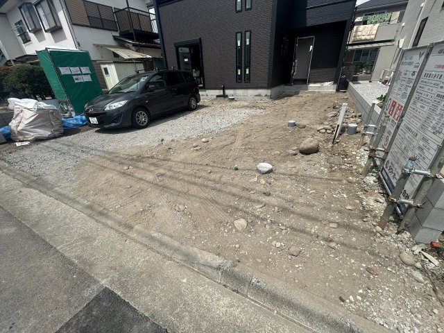 新築　前橋市昭和町　GRAFARE　1号棟の駐車場|現地写真　駐車スペースは並列3台分可能です！
