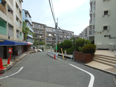 【周辺】 | 関大前スカイハイツA棟 | 前面道路