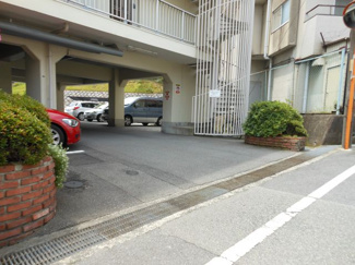  | 関大前スカイハイツA棟 | 駐車場出入口