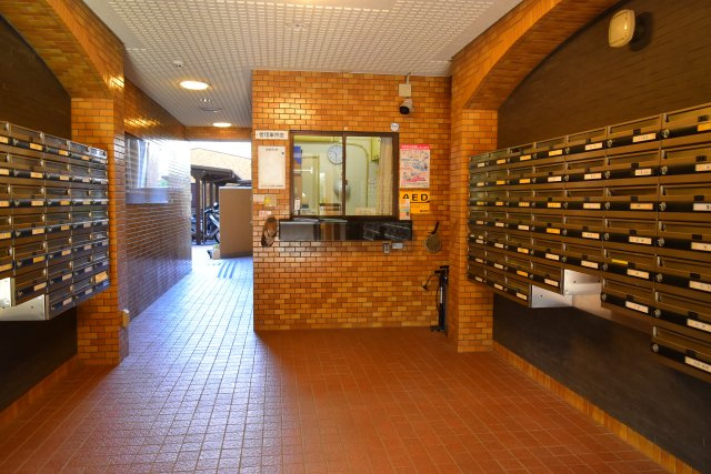 東村山市久米川町１丁目の中古マンションのエントランス