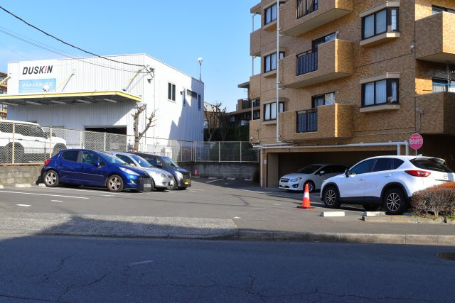東村山市久米川町１丁目の中古マンションの駐車場