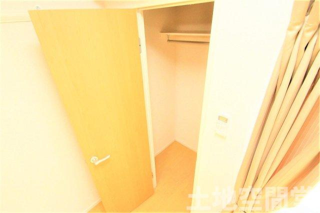 クレイノ下伊田の内装|収納がベランダに出ているので、隣の方も気にならない。