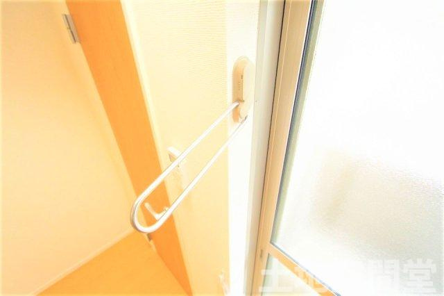 クレイノ下伊田のその他|室内干し用の金具も付いています。意外と便利！