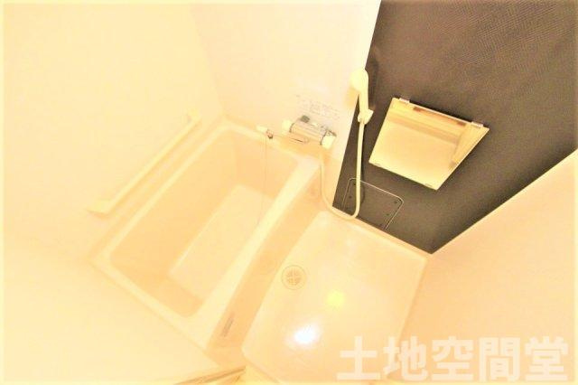 クレイノ下伊田の浴室|疲れを癒せる十分な広さ！