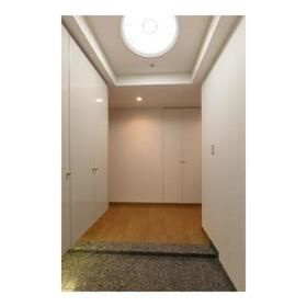 西新宿パークサイドタワーの玄関