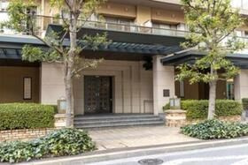 西新宿パークサイドタワーのエントランス