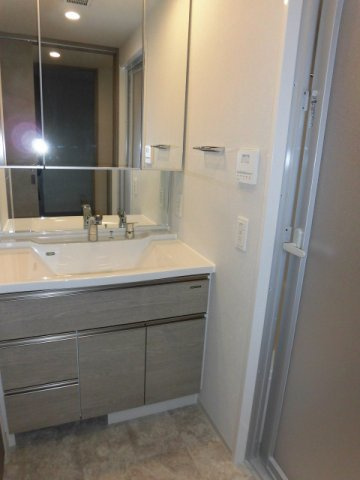 大阪市中央区瓦屋町２丁目の賃貸マンションの洗面所