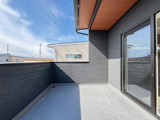 新築戸建　瑞穂市中宮　全2区画分譲の玄関|玄関ドアの取っ手ハンドル部分にセンサーがついており、カード・シールタイプのキーで開け閉めができます