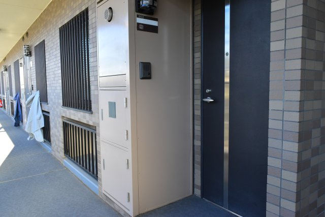 日野市落川の中古マンションの玄関