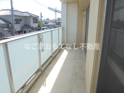 【バルコニー】 | カステッロエレガンテ | ※別号室写真