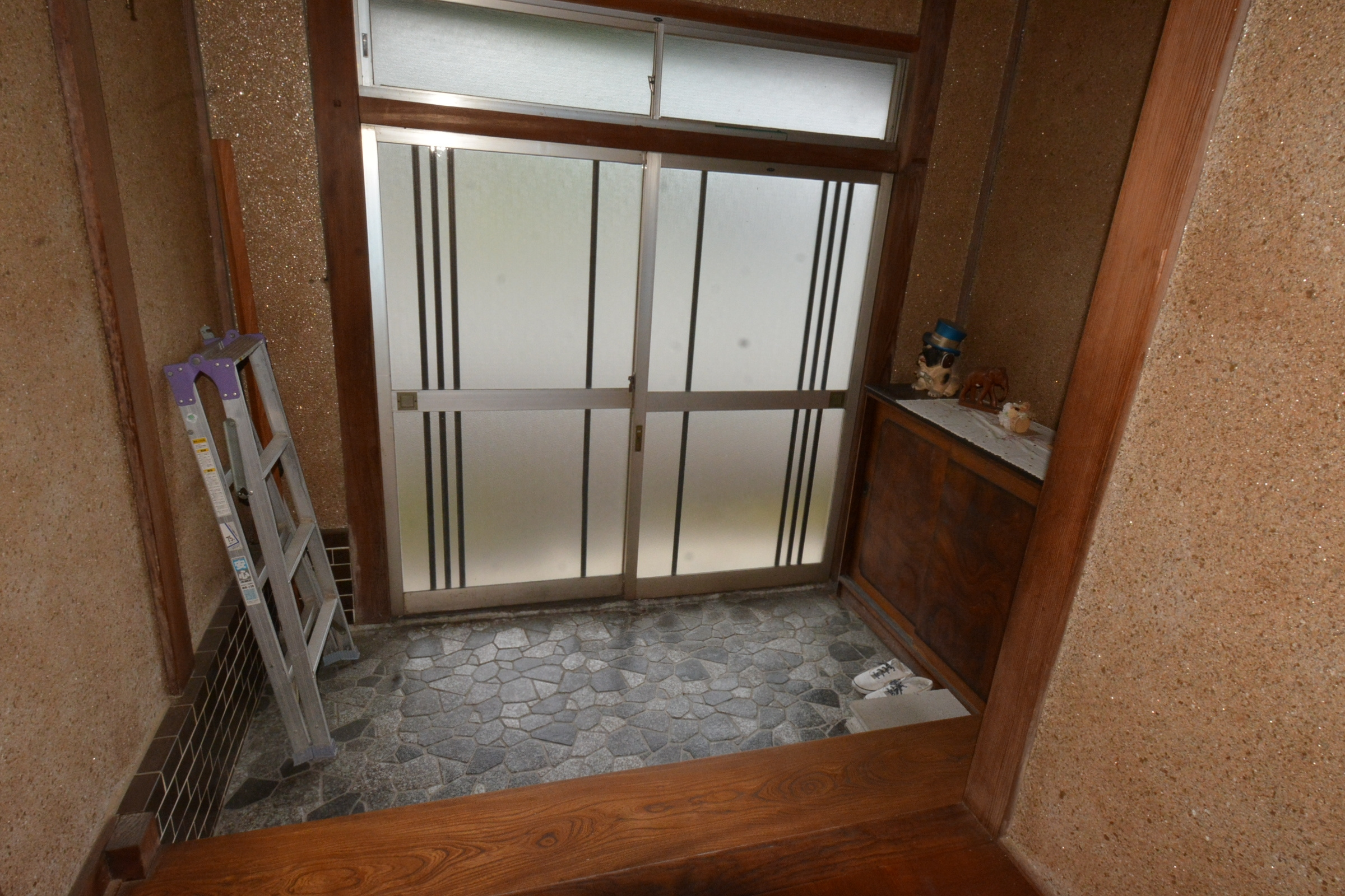 丹波市山南町井原の中古一戸建の玄関