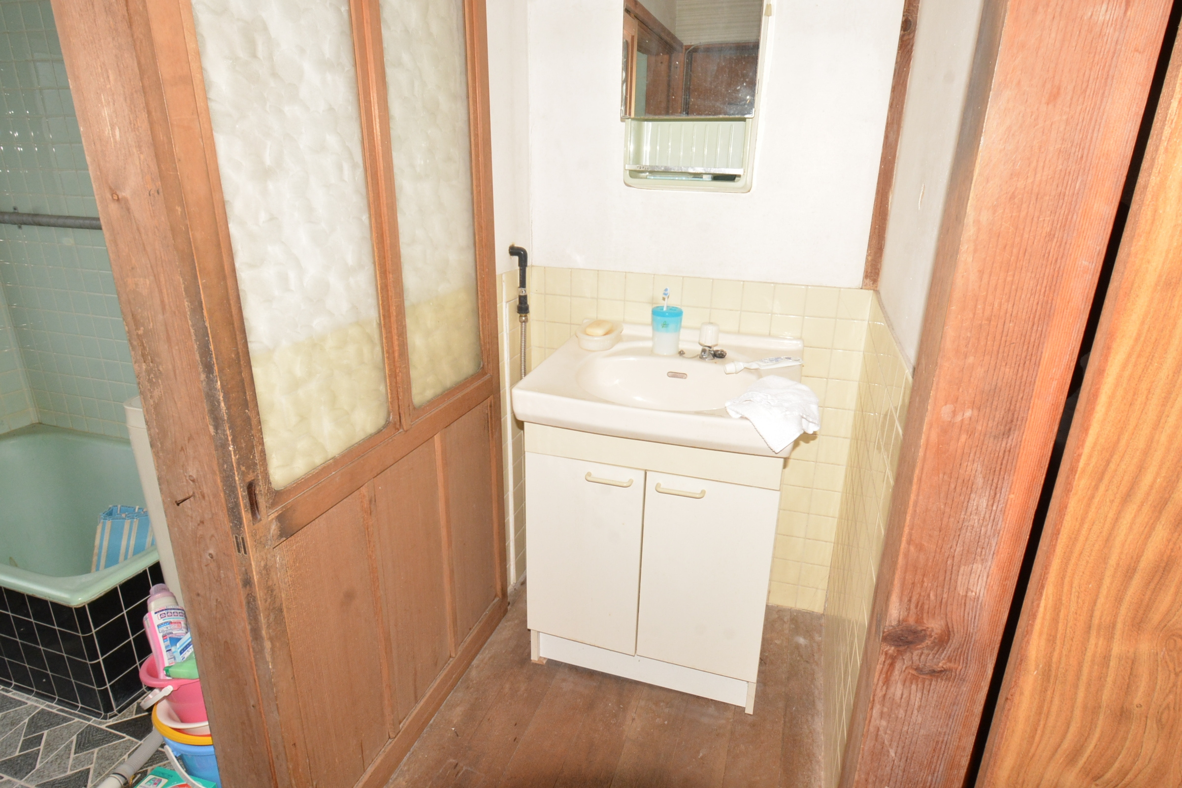 丹波市山南町井原の中古一戸建の洗面所