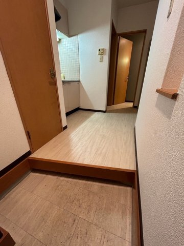 リーフジャルダン富田駅前の玄関