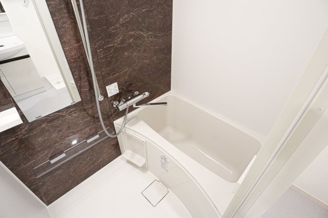 サヴォイラコートワジー　4階の浴室|別号室のものです。現状優先になります。