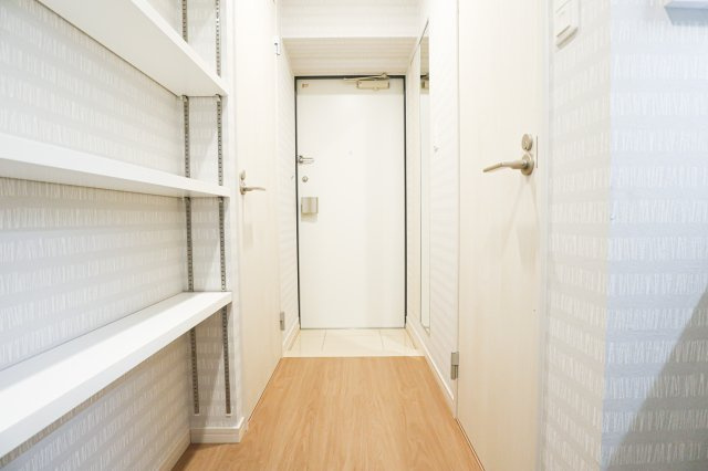 サヴォイラコートワジー　4階の玄関|別号室のものです。現状優先になります。