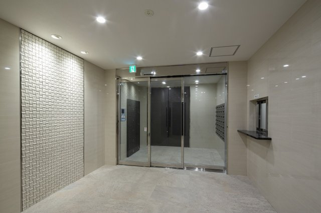 サヴォイラコートワジー　4階のエントランス