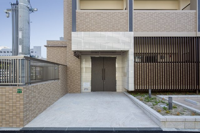 サヴォイラコートワジー　4階のエントランス