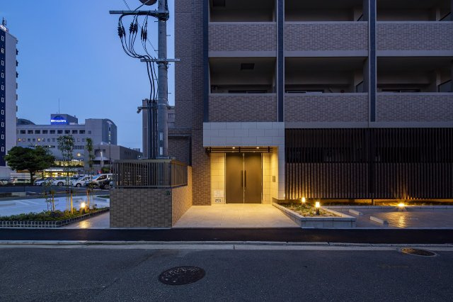 サヴォイラコートワジー　4階のエントランス