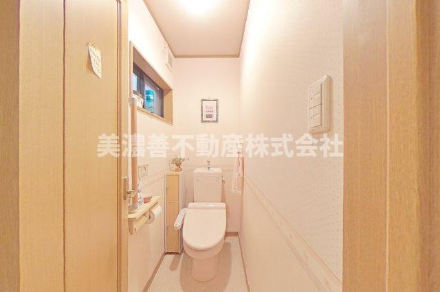 ６６２５８　大垣市歩行町中古戸建てのトイレ