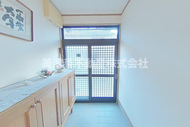 ６６２５８　大垣市歩行町中古戸建ての玄関