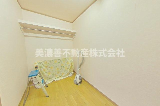 ６６２５８　大垣市歩行町中古戸建ての収納