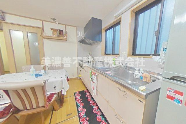 ６６２５８　大垣市歩行町中古戸建てのキッチン