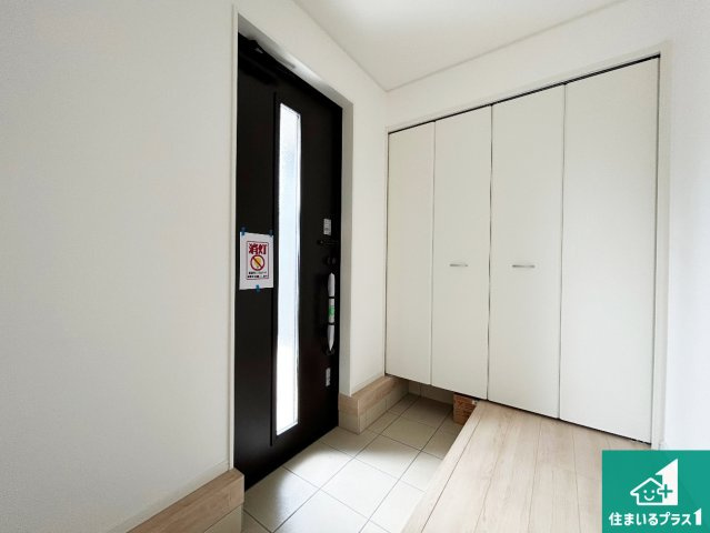 和歌山市中之島　第3期　新築一戸建ての玄関|シューズボックスにはたくさんの靴が収納できるので玄関周りはいつもスッキリ！ご家族が増えても安心！