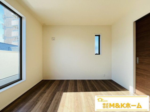 半田市北二ツ坂町2丁目　全2棟　1号棟の洋室|洋室7.6帖　主寝室におすすめです♪