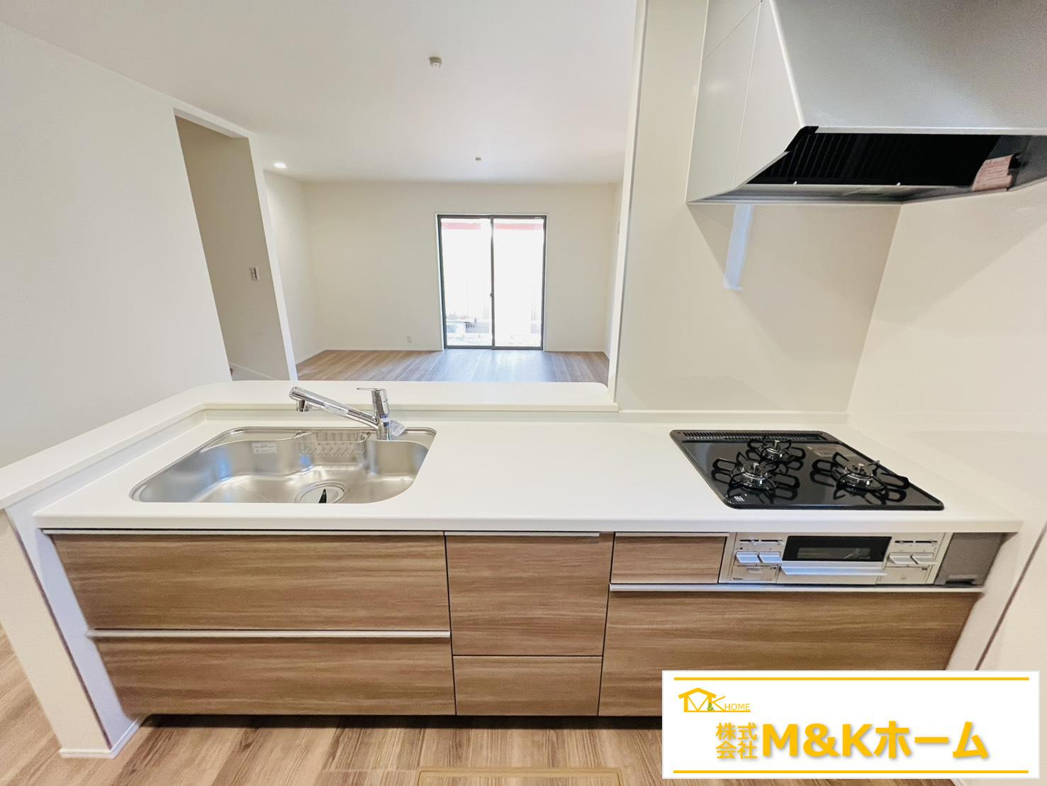 半田市北二ツ坂町2丁目　全2棟　1号棟のキッチン|リビングの様子を見ることができるカウンターキッチン☆