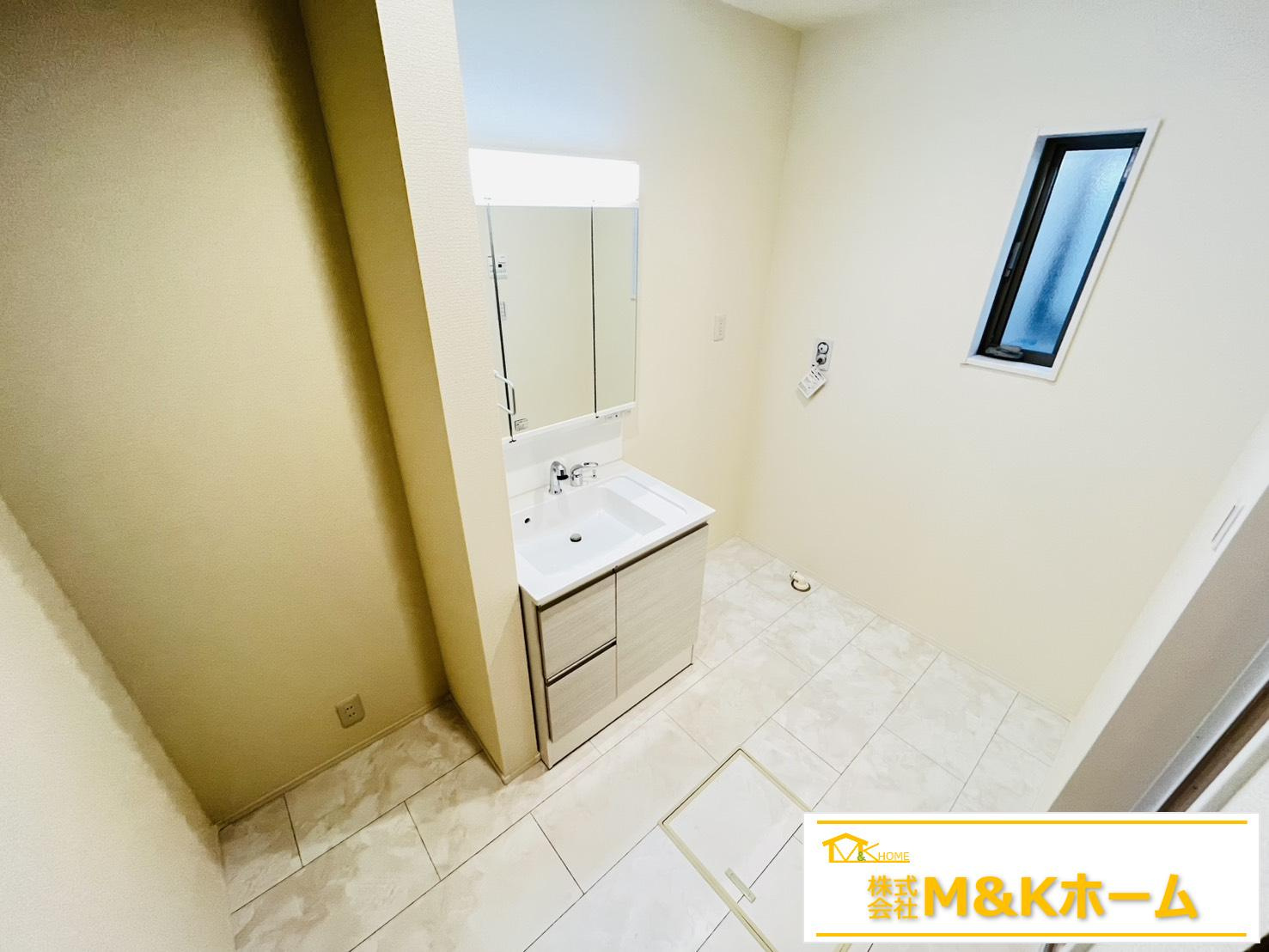 半田市北二ツ坂町2丁目　全2棟　1号棟の独立洗面台|広々洗面室☆