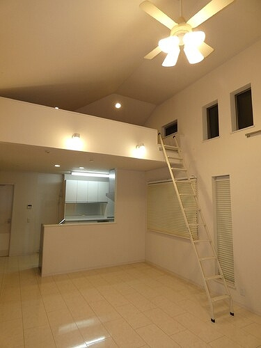 横浜市中区池袋戸建の居間・リビング|リビングダイニング・別角度（内装前）