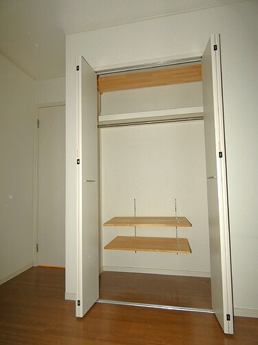 横浜市中区池袋戸建の収納|洋室５．５畳・クロゼット（内装前）