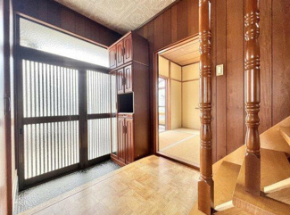 【玄関】 | 甲斐市西八幡　オール電化中古戸建　カースペース3台