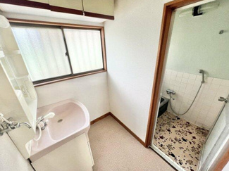 【洗面所】 | 甲斐市西八幡　オール電化中古戸建　カースペース3台