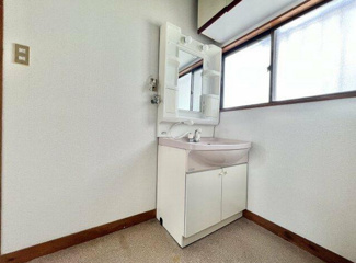 【洗面所】 | 甲斐市西八幡　オール電化中古戸建　カースペース3台