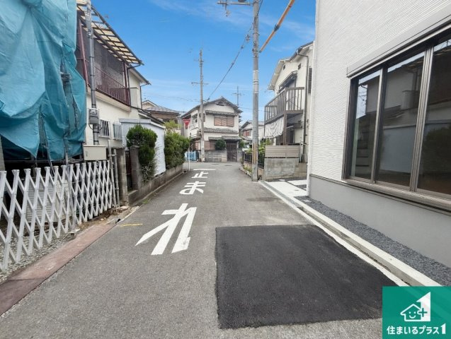 29(土)30(日)現地説明会！◆羽曳野市はびきの　限定1邸の前面道路含む現地写真|周辺は閑静な住宅街！前面道路広々で車の出し入れも便利です。駐車が苦手な方でも安心して車庫入れできます！