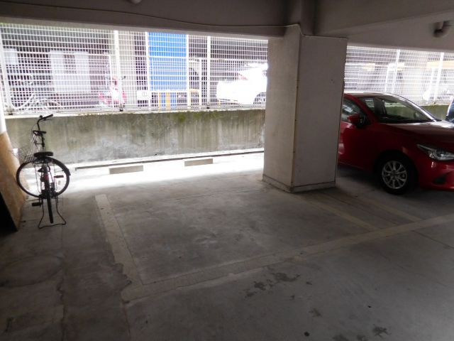 ジョイフル高槻大畑の駐車場