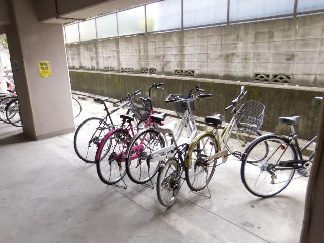 ジョイフル高槻大畑の駐車場