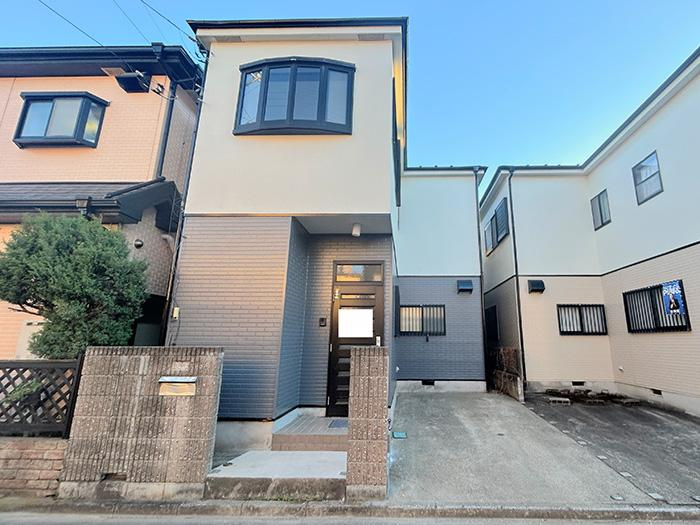 川越市大字下新河岸の中古一戸建の外観|内外装リフォーム済みで綺麗な3LDK！
資料請求やご見学などお気軽にお問い合わせください。
