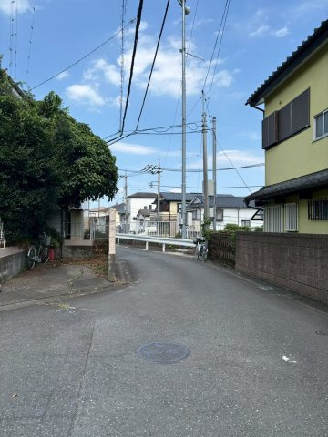 埼玉県狭山市広瀬台1丁目　中古戸建の前面道路含む現地写真|前面道路含む現地写真です