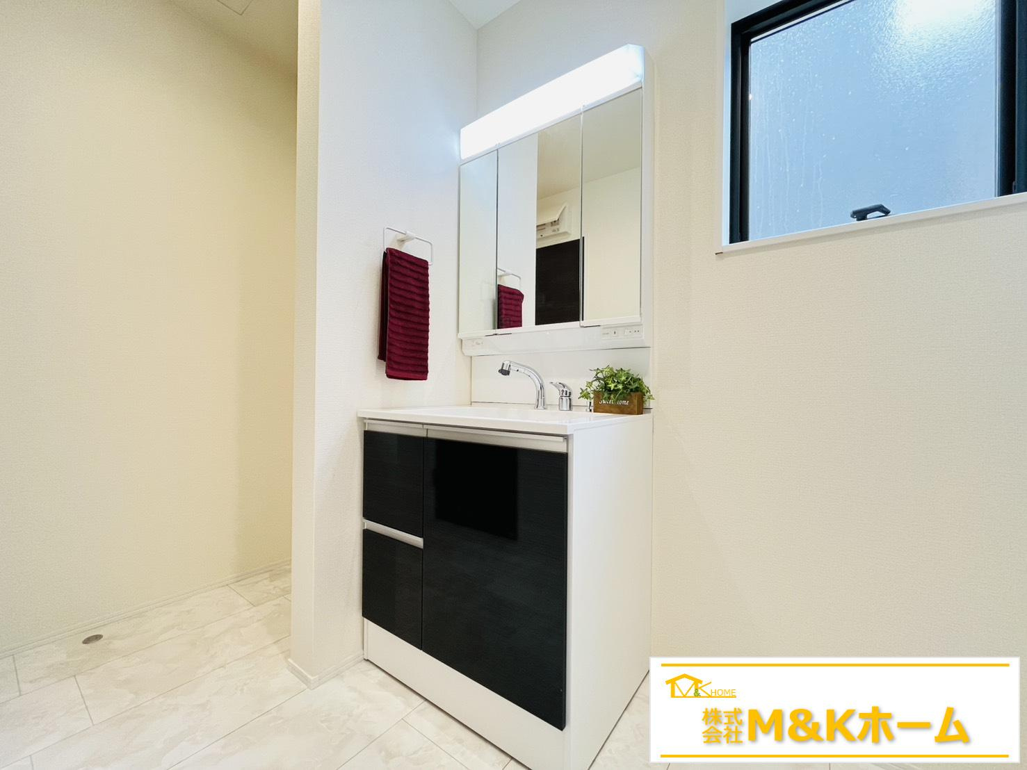 常滑市大和町1丁目　全5棟　1号棟の独立洗面台|3帖の洗面室☆