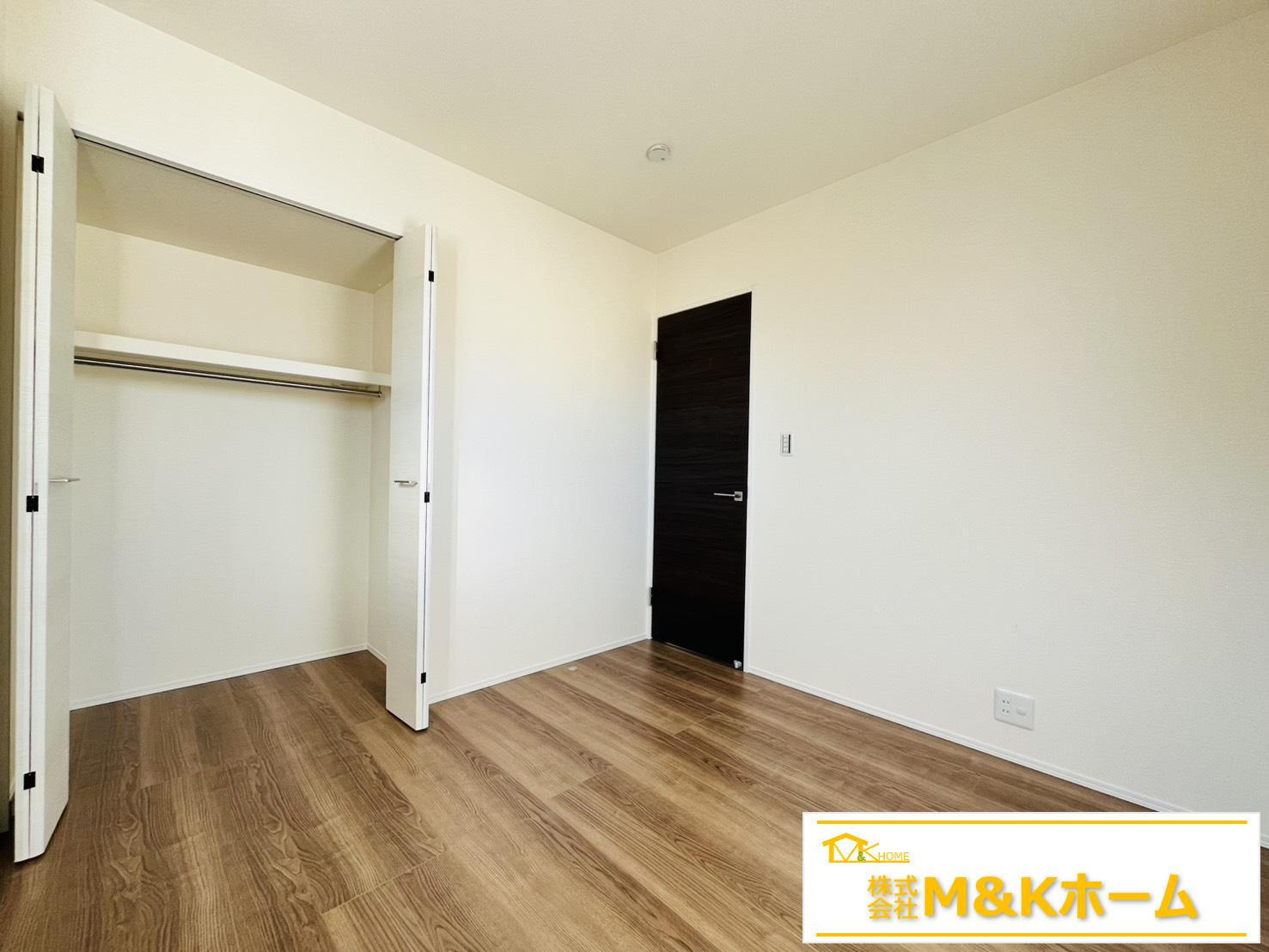 常滑市大和町1丁目　全5棟　1号棟の洋室|洋室4.5帖　全居室フローリング♪