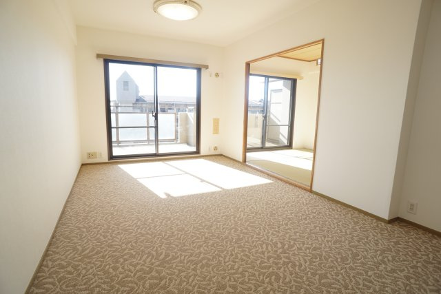 ラ・ビスタ宝塚エスティオ2番館の居間・リビング