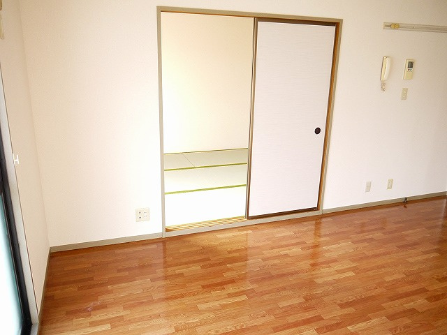 メゾン・ド クレール（櫟本町）の洋室|明るい洋室です