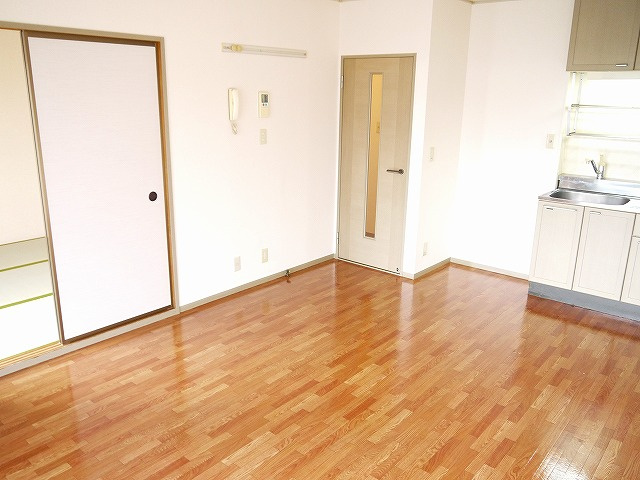 メゾン・ド クレール（櫟本町）の居間・リビング|使いやすい居間です