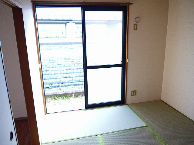 メゾン・ド クレール（櫟本町）の和室|過ごしやすい室内です